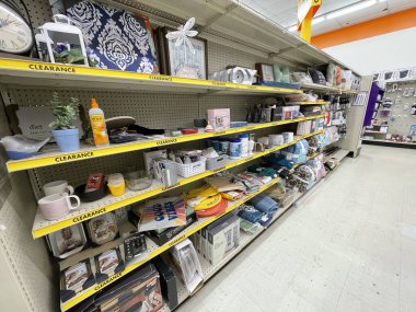 Augusta, Ga USA - 12: 09 21: Big Lots perakende mağazası içi Hwy 25 temizleme bölümü