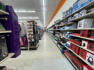 Augusta, Ga USA - 12: 09 21: Big Lots perakende mağazası içi Hwy 25 arka koridor