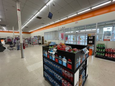 Augusta, Ga USA - 12: 09 21: Big Lots perakende mağazası içi Hwy 25 ön giriş ve sergi