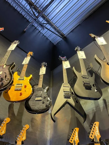 Augusta Usa Guitar Center Retail Store Interior Dark Colored Guitars — Stock Photo, Image