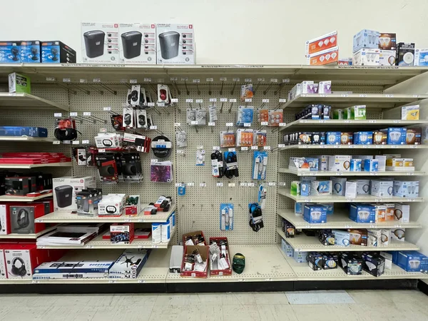 Augusta, Ga USA - 12: 09 21: Big Lots perakende mağazası içi Hwy 25 ev elektriği