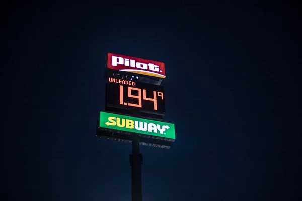 Augusta Usa Pilot Gas Prijs Teken Nachts Gallon — Stockfoto