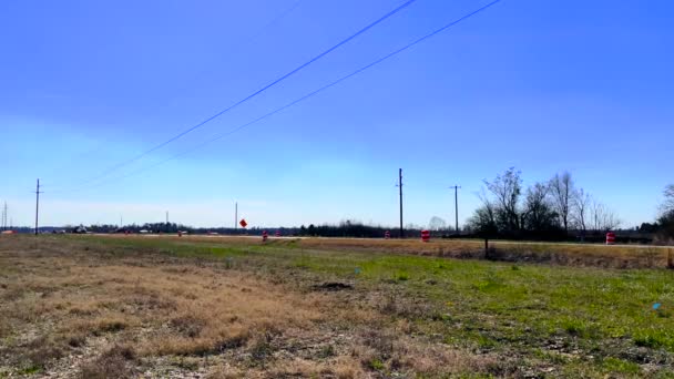 Louisville Eua Geórgia Tráfego Rural Cones Construção Alinhados Longo Estrada — Vídeo de Stock