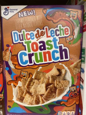 Grovetown, Ga USA - 02 10 22: Perakende satış mağazasındaki mısır gevreği markaları perakende satış mağazasındaki Tarçın Tostu Deluce