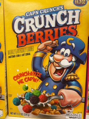 Grovetown, Ga USA - 02 10 22: Bir perakende mağazasının rafında gevrek markaları CapN Crunch meyveleri