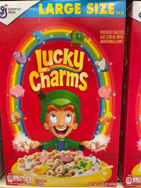 Grovetown, Ga USA - 02 10 22: Perakende mağazasının rafındaki mısır gevreği markaları