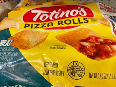 Grovetown, Ga USA - 02 10 22: Perakende satış mağazası Donmuş gıda bölümü totinos pizza ruloları peynir