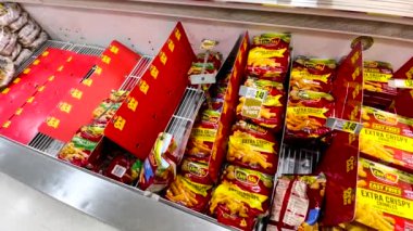 Louisville, Ga USA - 02 10 22: Amerikan malı Ingles perakende satış mağazası vintage tava dondurulmuş yiyecek Ore Ida patates kızartması