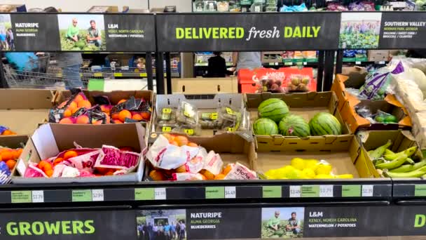 Grovetown Usa Aldi Winkel Interieur Mensen Die Inkopen Doen Produceren — Stockvideo