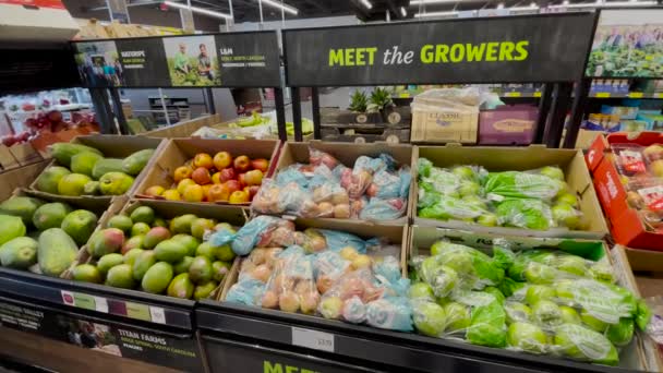 Grovetown Usa Aldi Perakende Satış Mağazası Pan Tropikal Meyve Üretimi — Stok video