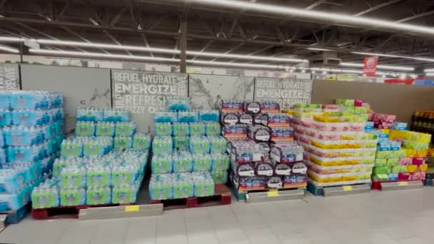 Grovetown Usa Aldi Detaljhandelsbutik Interiör Pan Vatten Och Läsk Pallar — Stockvideo