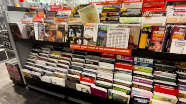 Augusta, Ga USA - 12: 09: Gitar Merkezi perakende mağazası iç gitar ve piyano öğrenme kitapları