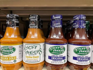 Augusta, Ga USA - 02: 15 22: Yapışkan Parmaklar Barbekü sosu Yeni ve eski etiket