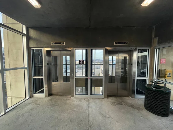 Augusta Usa Hospital Parking Deck Urban Spooky Elevator Distant Doors — Stock Photo, Image