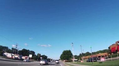 Stone Mountain, Ga USA - 07: 20 POV FPV, Stone Mountain Hwy 'de Applebees ve Taco Bell' i geçiyor.
