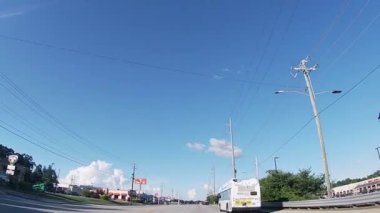 Atlanta, Ga USA - 07: 23: 20: POV FPV bir Marta toplu taşıma otobüsünü geçiyor 