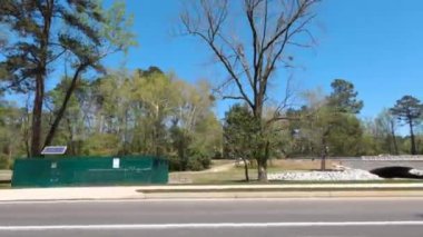 Augusta, Ga USA - 04: 04: 21: Güney peyzaj parkı ve Berkmans karayolu etrafında yeni bir köprü