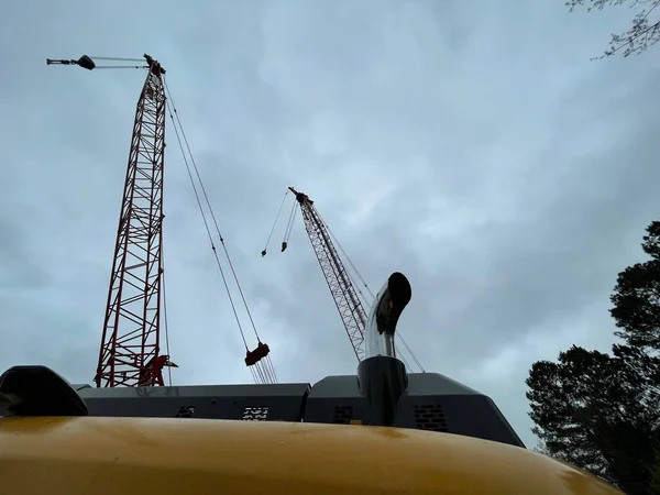 Augusta Usa Manitowoc Red Crane Bouw Scene Bewolkt Regenachtige Dag — Stockfoto