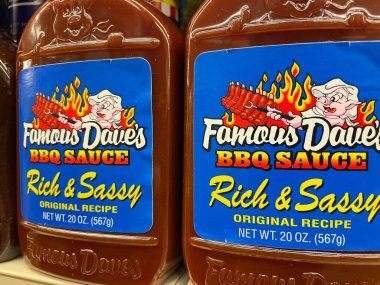 Augusta, Ga USA - 03 17 22: Ünlü Daves BBBQ sosu perakende rafında