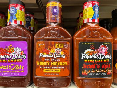 Augusta, Ga USA - 03 17 22: Ünlü Daves BBBQ sosu perakende rafında