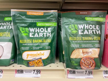 Grovetown, Ga USA - 03 13-22: Perakende satış mağazasındaki yapay tatlandırıcılar Tüm Dünya paketleri