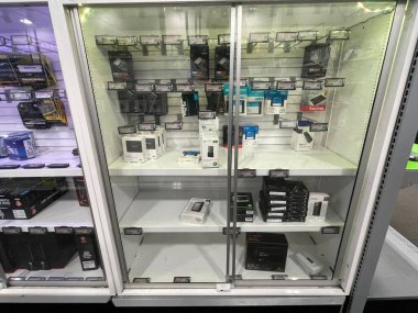 Augusta, Ga USA - 02 19 19 22: Best Buy perakende iç satış Best Buy perakende iç cam vitrin