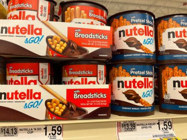 Grovetown, Ga USA - 04: 20 22: Nutella Bir perakende mağaza raf fiyat etiketlerine yayın