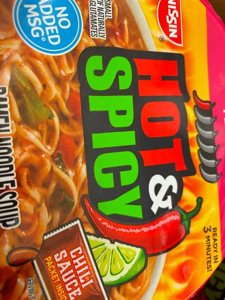 Grovetown Usa Hot Spicy Noodle Bowls Retail Store Shelf — Stock Photo, Image