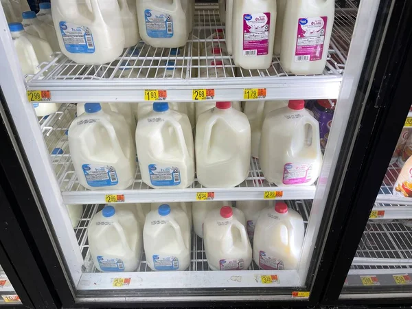 Grovetown Usa Walmart Retail Store Milk Section Prices —  Fotos de Stock