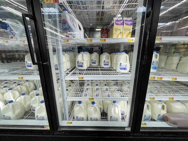 Grovetown Usa Walmart Retail Store Milk Section Prices Glass Door —  Fotos de Stock