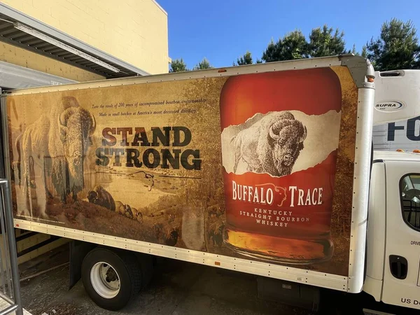 Augusta, Ga USA - 04: 27: 27 Bir rıhtımda güçlü bir bufalo kamyonu duruyor