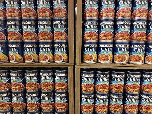 Augusta, Ga USA - 04: 27: 22: Bir perakende mağazasında zırh kırmızı biber sergilenebilir