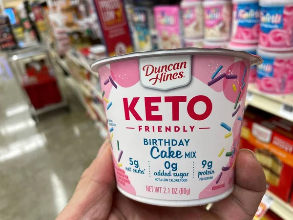 Augusta, Ga USA - 04: 15: 22: Duncan Hines Keto 'nun elini tutmak