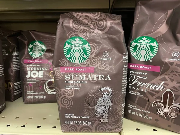 Augusta, Ga USA - 04: 15, 22: Starbucks kahvesi bir perakende mağazasında