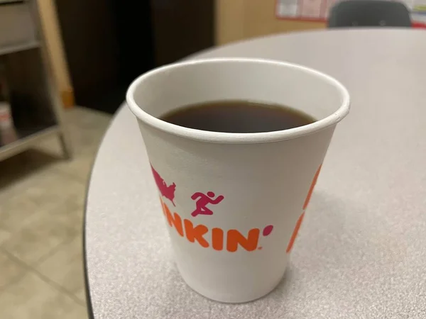 Augusta Usa Kawa Pączków Dunkin Stole — Zdjęcie stockowe