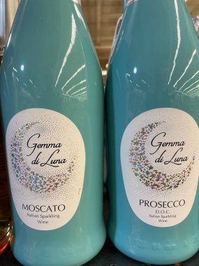 Grovetown, Ga USA - 12: 15 Bir perakende mağazasında şarap Gemma di luna Moscato