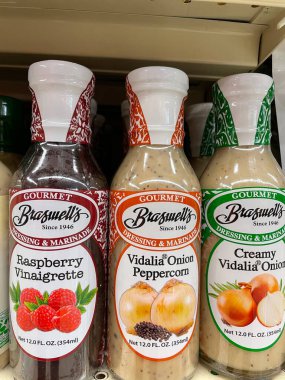 Grovetown, Ga USA - 12: 15: 21: Salata giyim mağazası Braswells çeşidi