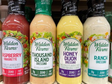 Grovetown, Ga USA - 12: 15 - 21: Salata giyim mağazası Walden Farms çeşidi