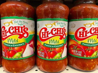 Grovetown, Ga USA - 12: 15: Chi Chis salsa bir perakende rafında bir kavanozda