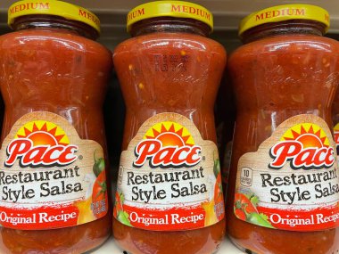 Grovetown, Ga USA - 12: 15 Pace Salsa sosu bir mağazanın rafında