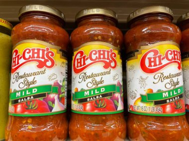 Grovetown, Ga USA - 12: 15: Chi Chis salsa bir kavanozda hafif bir rafta