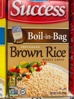 Grovetown, Ga USA - 12: 15 15 22: Pirinç Perakende mağazasında Başarı Pirinci kahverengi