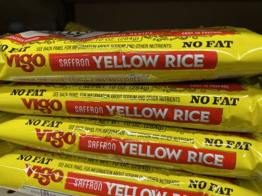 Grovetown, Ga USA - 12: 15 Perakende mağazasında pirinç Vigo Saffron Sarı pirinç