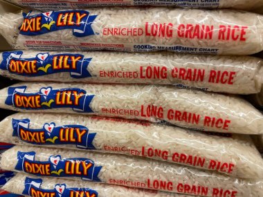 Grovetown, Ga USA - 12: 15, 22: Pirinç perakende mağazasında Dixie Lily güzelce istiflendi