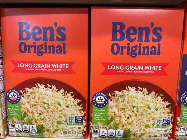 Grovetown, Ga USA - 12: 15 Bir perakende mağazasında pirinç.