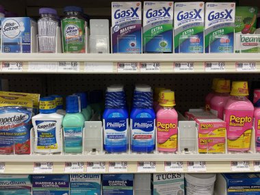 Grovetown, Ga USA - 04: 15 22: Perakende satış mağazası bölüm müshilleri ve gaz bölümü