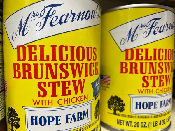 Grovetown, Ga USA - 04: 20 22: Perakende mağazası rafı Bayan Fearmow Brunswick yahnisi