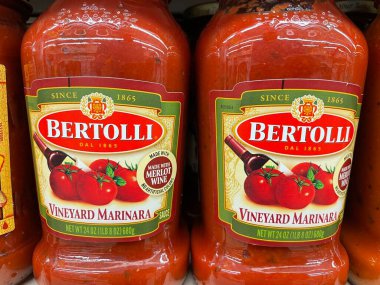Grovetown, Ga USA - 04: 30 22: Perakende satış mağazası sosu Bertolli domates marinara