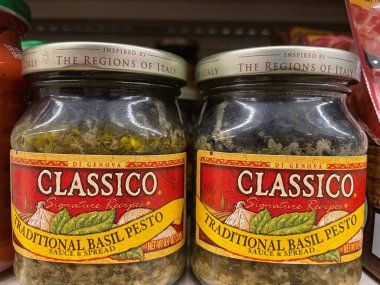 Grovetown, Ga USA - 04: 30 22: Satış mağazası Sosu Classico Basil