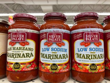 Grovetown, Ga USA - 04: 30 22: Perakende mağazası Gümüş Tabaka ön görünümü